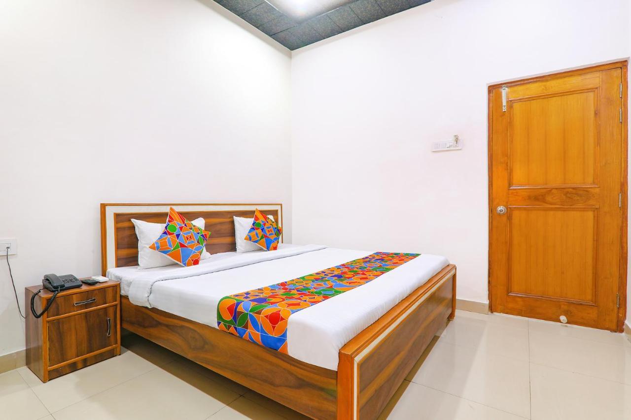 Capital O 64299 Hotel Suncity Juhi Bari Kültér fotó